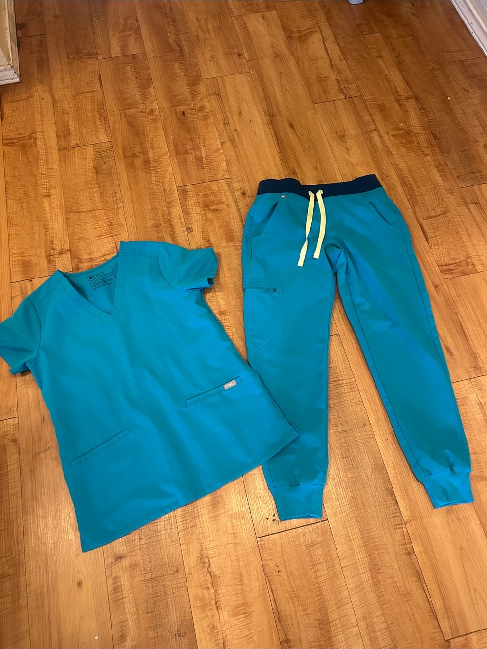 Women’s FIGS Teal Medical Scrub SCRUBS Set with Jogger Pants and XXS Top XS